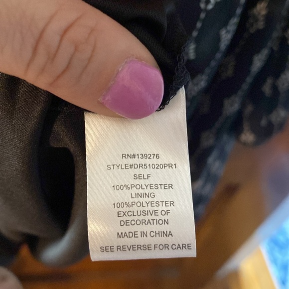 Stunning DR2 black crochet lace long sleeve dress with pleats down back 😍😍 - Picture 10 of 14